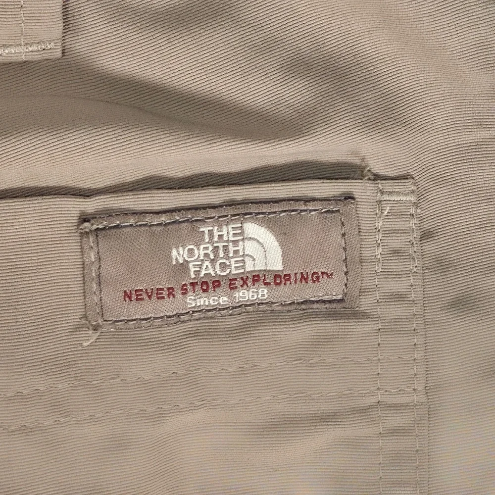 The North Face Cargo Shorts Mens 34×7.5 Tan Nylon Outdoor Hike Utility Gorpcore